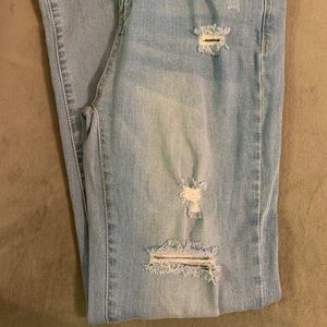 Light distressed jeans